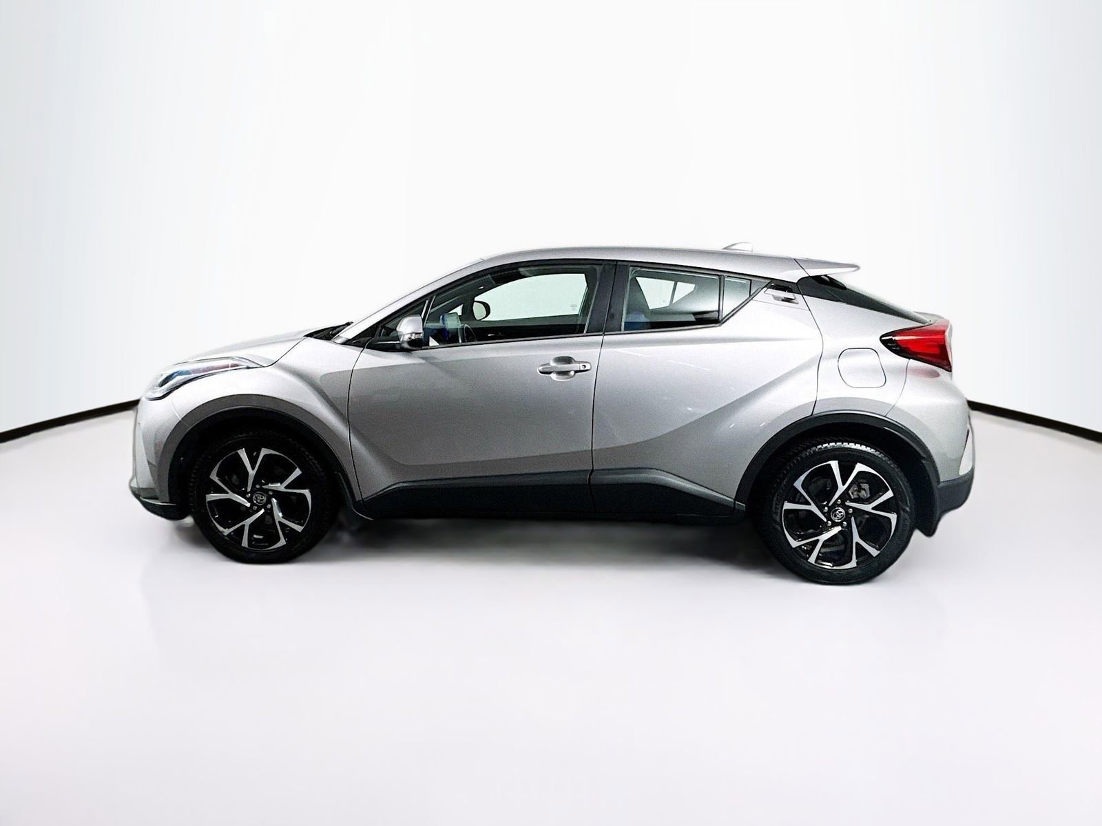 Certified 2020 Toyota C-HR XLE image 4