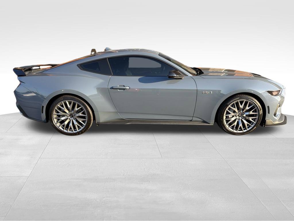 Used 2025 Ford Mustang GT Premium RWD image 9