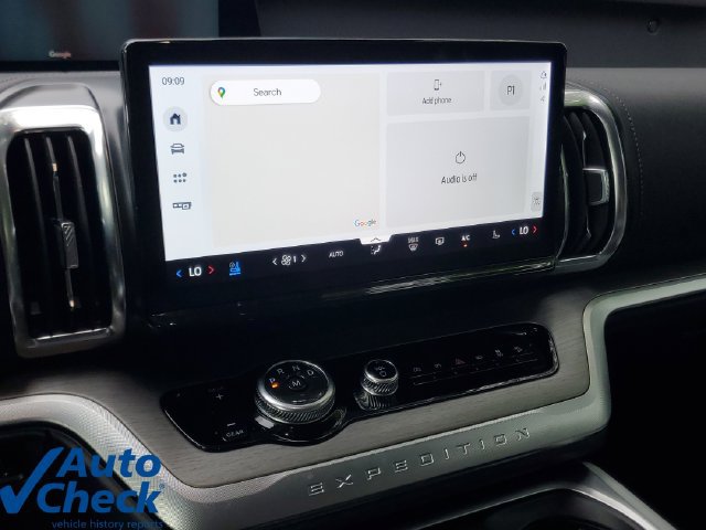Used 2025 Ford Expedition Platinum w/ Driver's Package AWD/4WD image 31
