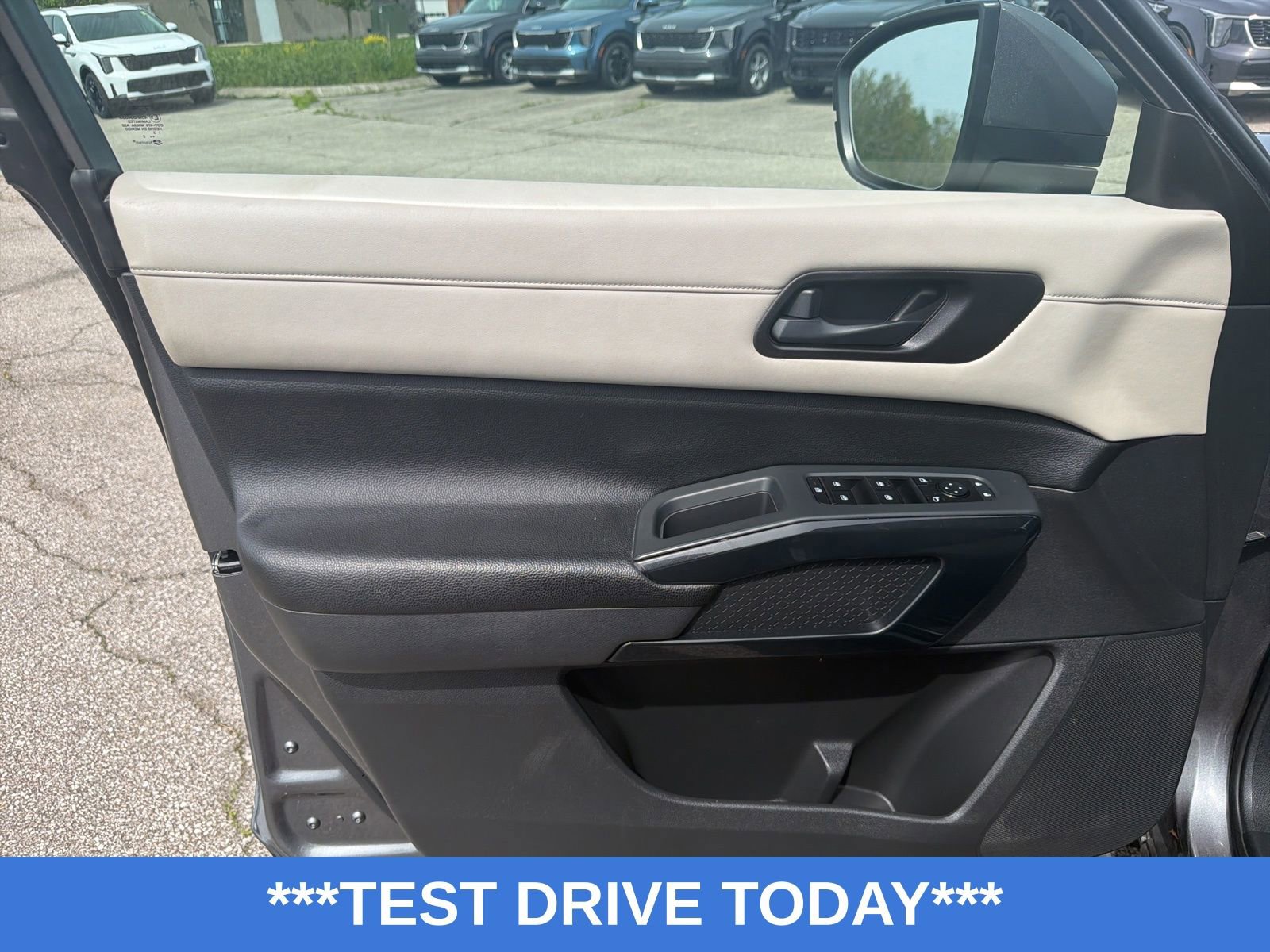 Used 2023 Nissan Pathfinder SV AWD/4WD image 10