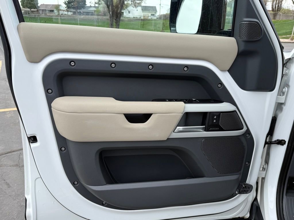 Used 2022 Land Rover Defender 110 S AWD/4WD image 9