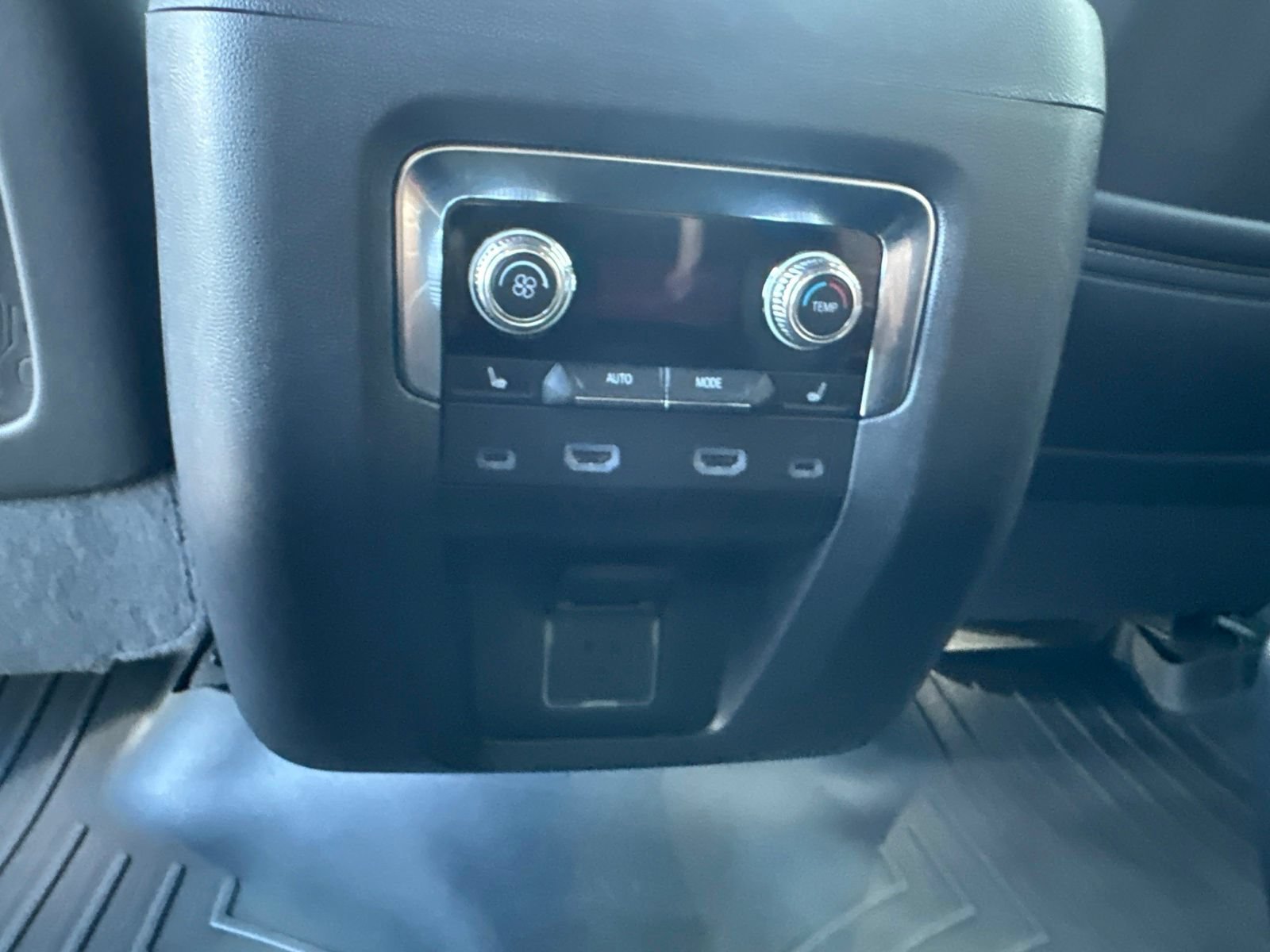 Used 2024 GMC Yukon XL Denali Ultimate AWD/4WD image 22
