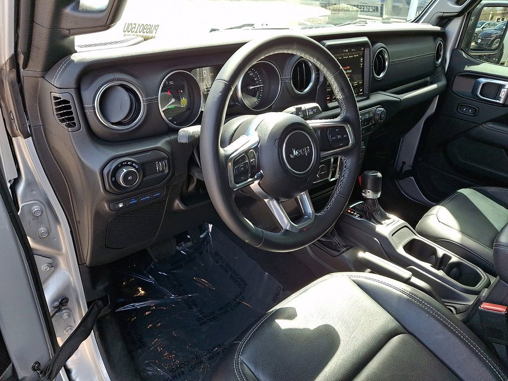Used 2023 Jeep Wrangler Unlimited Sahara w/ Cold Weather Group AWD/4WD image 27
