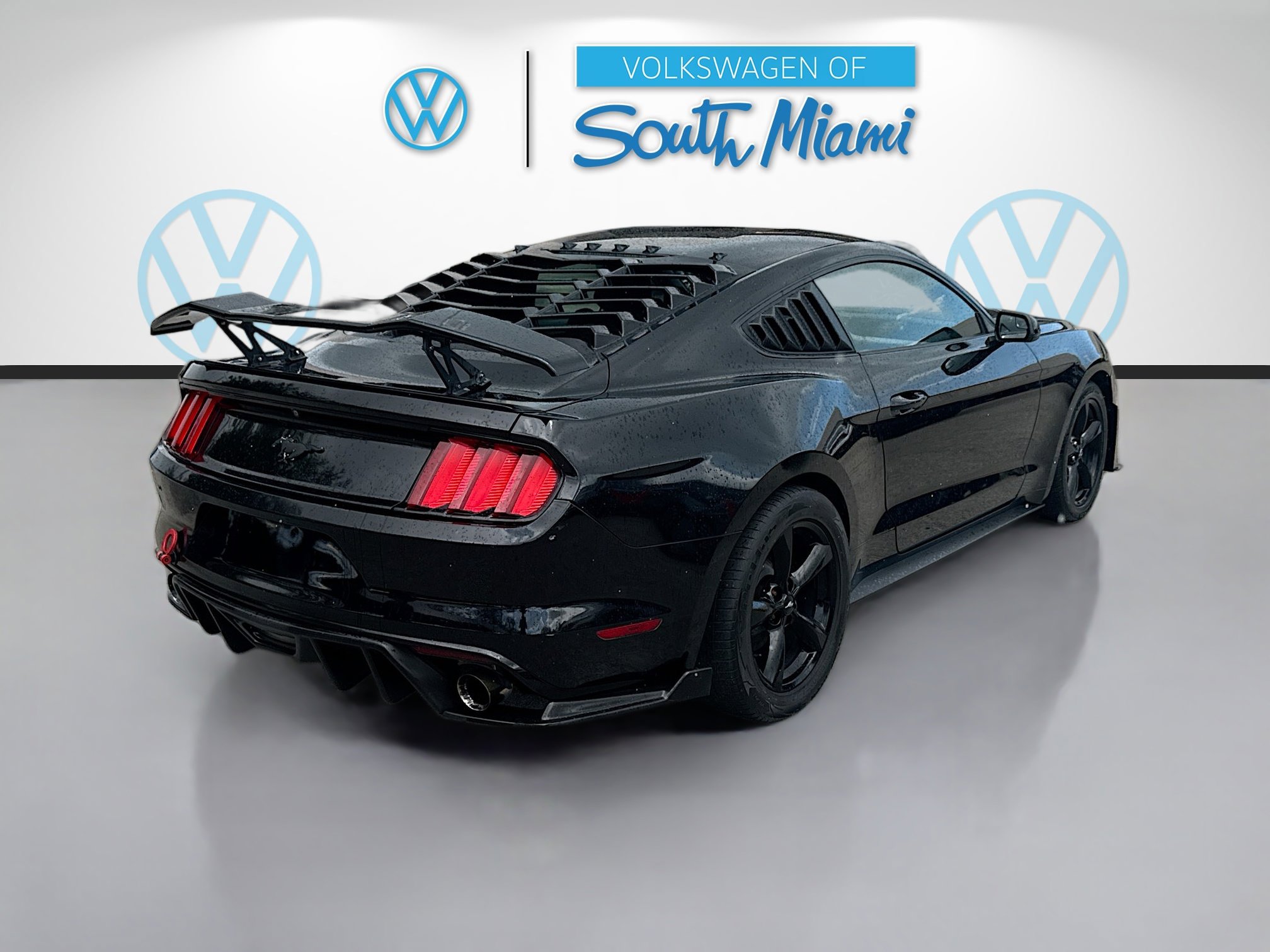 Used 2017 Ford Mustang EcoBoost image 7