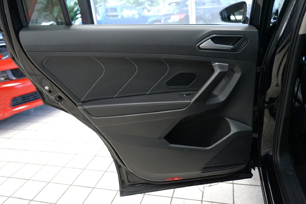 Used 2022 Volkswagen Tiguan SE FWD image 44