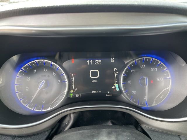 Used 2022 Chrysler Pacifica Limited w/ Uconnect Theater Family Group FWD image 15