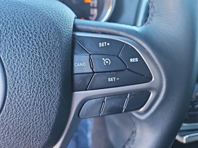 Used 2018 Jeep Grand Cherokee Laredo image 15