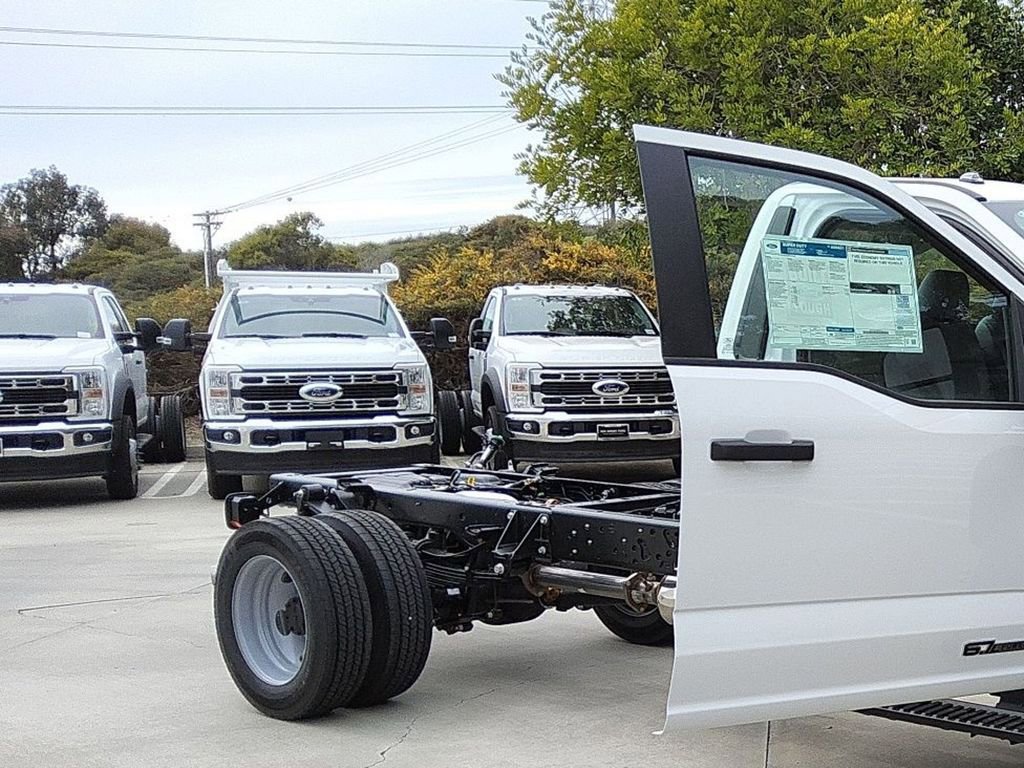 New 2025 Ford F550 2WD Regular Cab Super Duty image 3