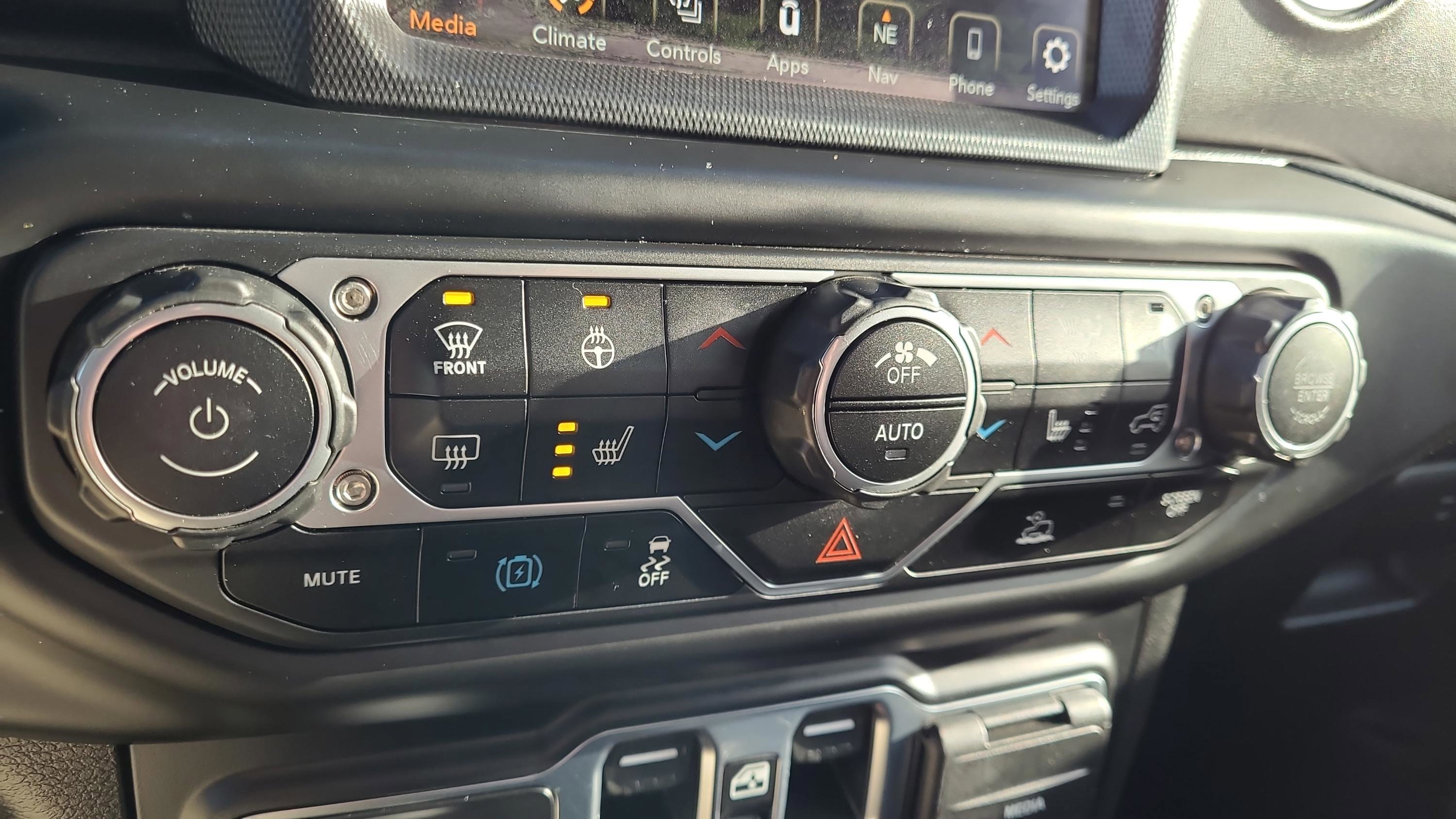 Used 2023 Jeep Wrangler Unlimited Sahara w/ Cold Weather Group image 22