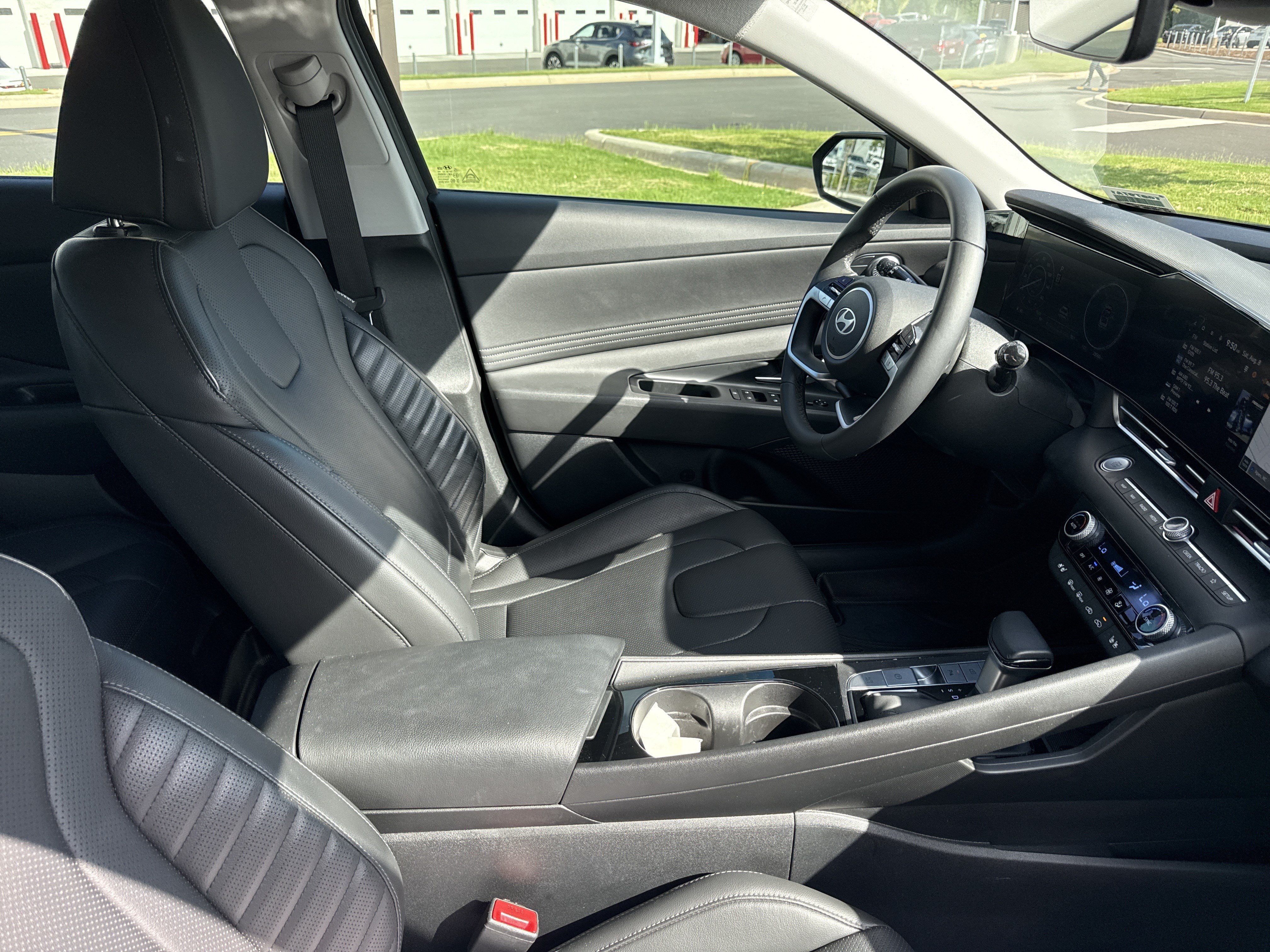 Used 2024 Hyundai Elantra Limited FWD image 34