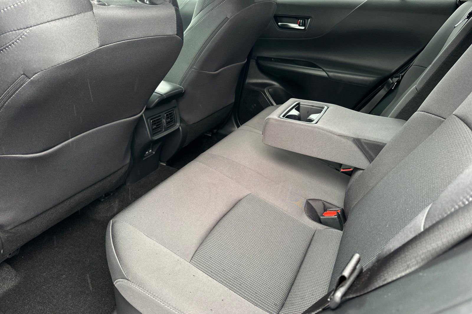 Used 2024 Toyota Venza LE image 12