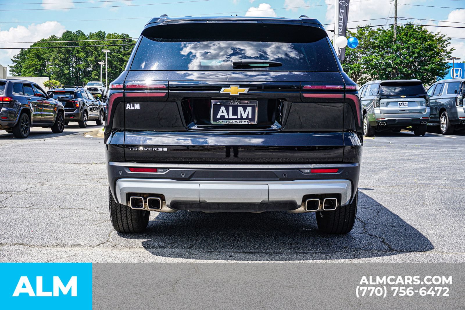Used 2025 Chevrolet Traverse LT FWD image 12