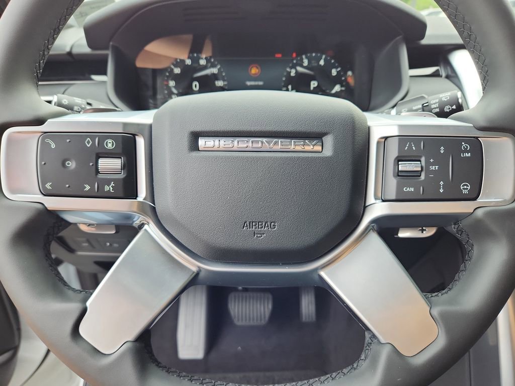 Certified 2025 Land Rover Discovery S AWD/4WD image 18