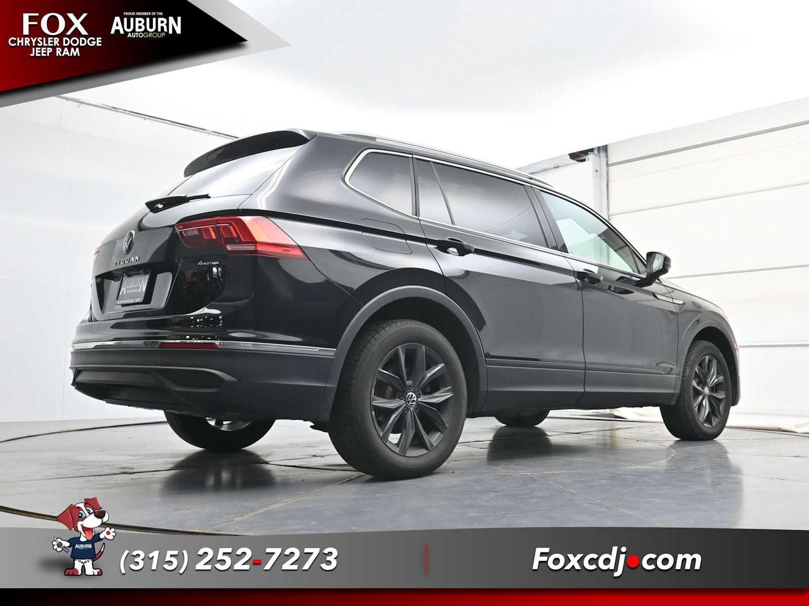Used 2024 Volkswagen Tiguan SE w/ Panoramic Sunroof Package AWD/4WD image 25