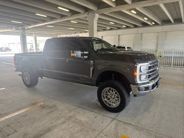 Used 2026 Ford F350 Lariat AWD/4WD image 3
