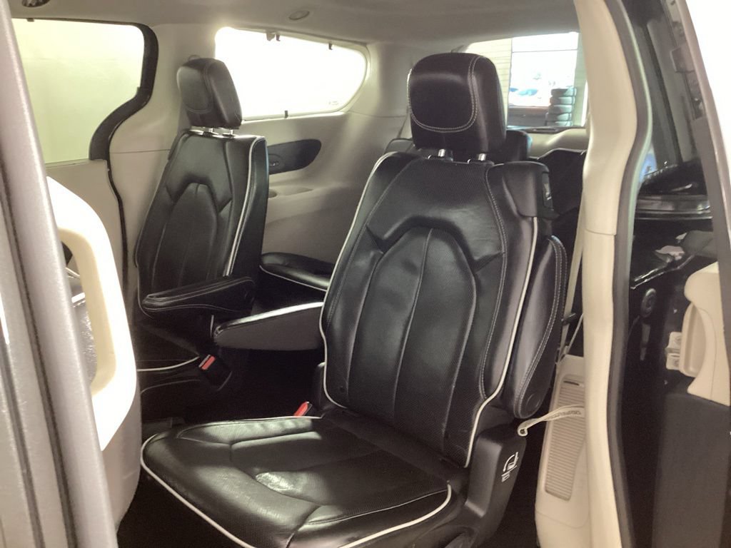 Used 2022 Chrysler Pacifica Limited FWD image 29