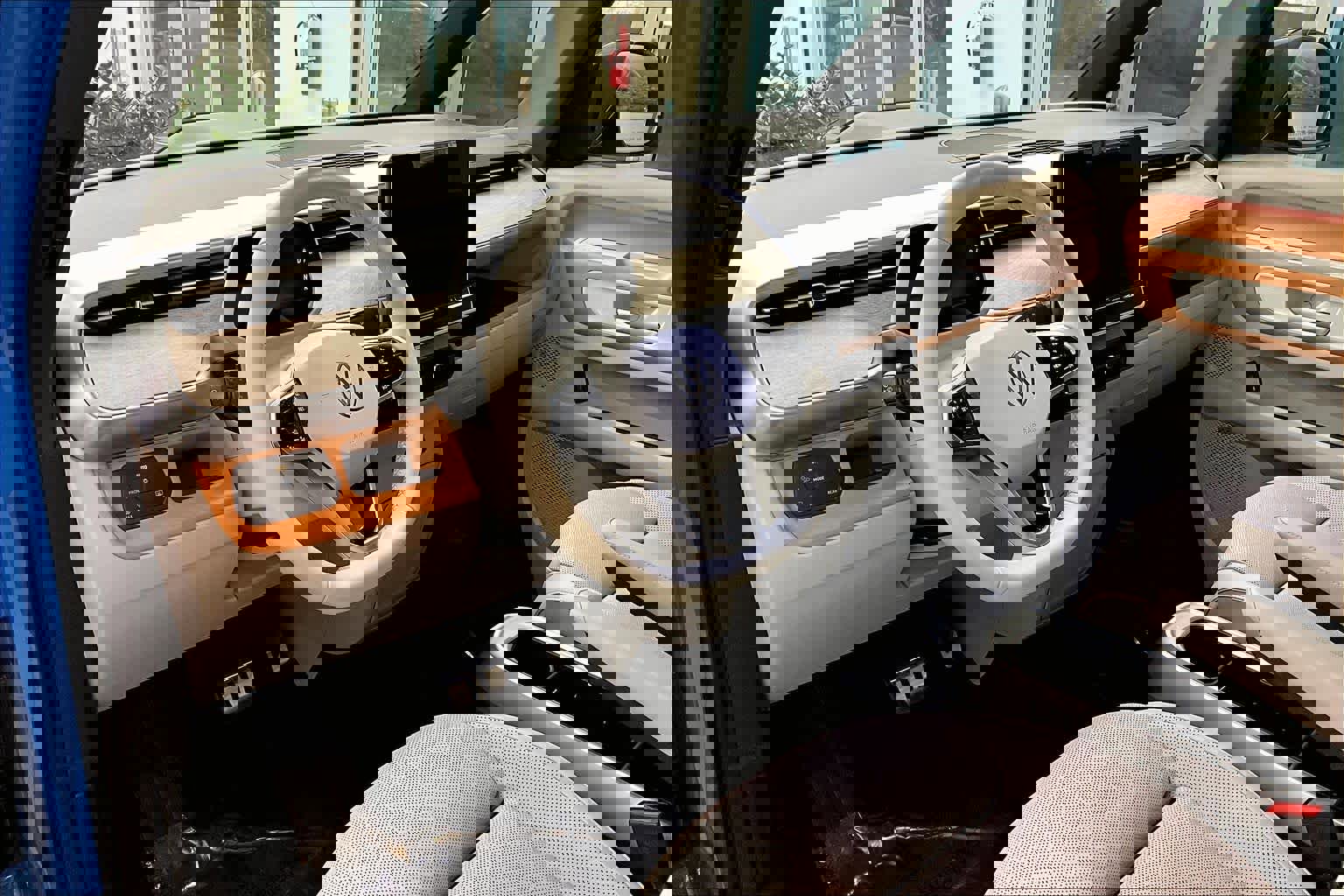 Used 2025 Volkswagen ID. Buzz 1st Edition image 17