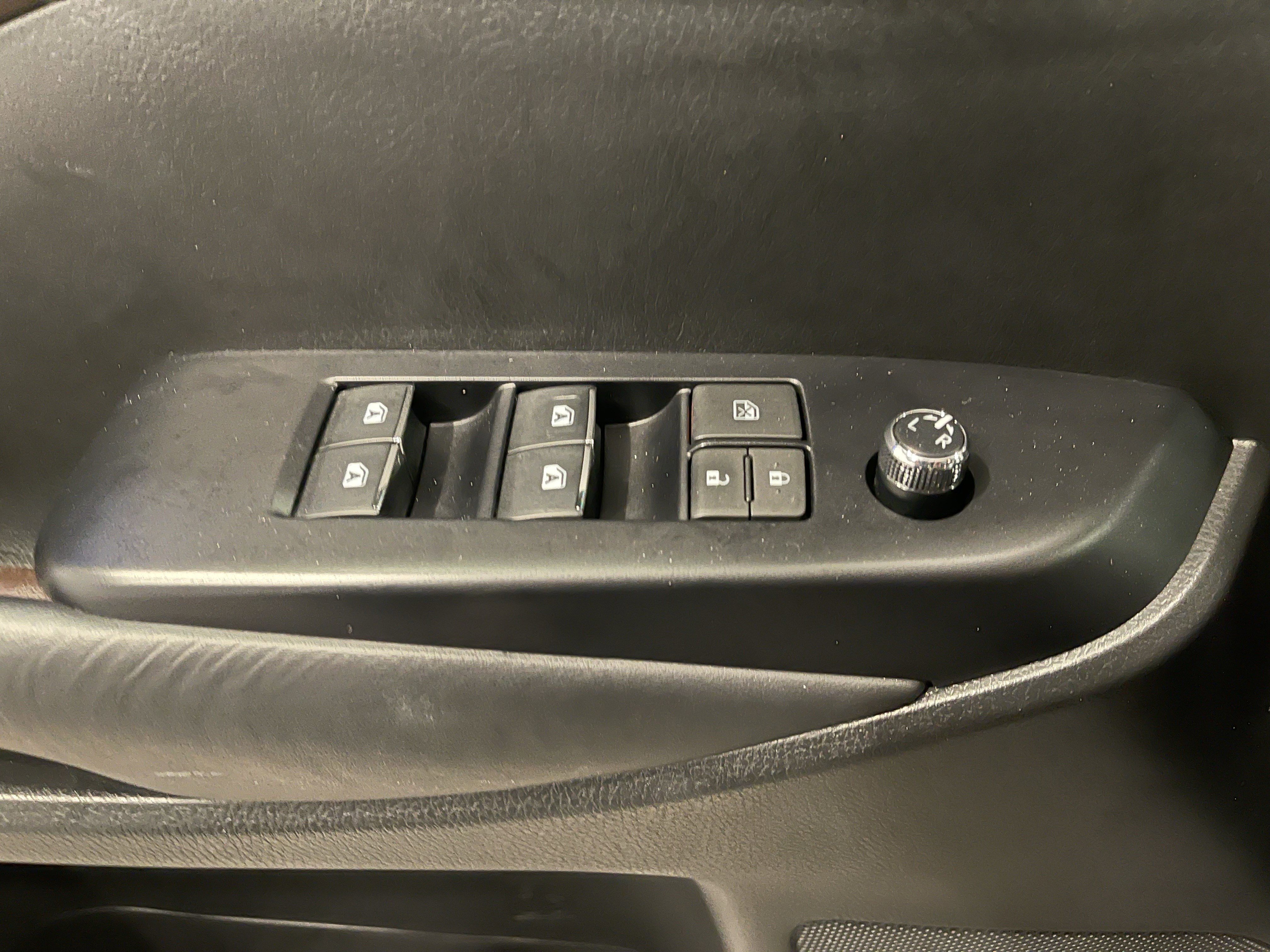 Used 2018 Toyota Highlander Limited image 12