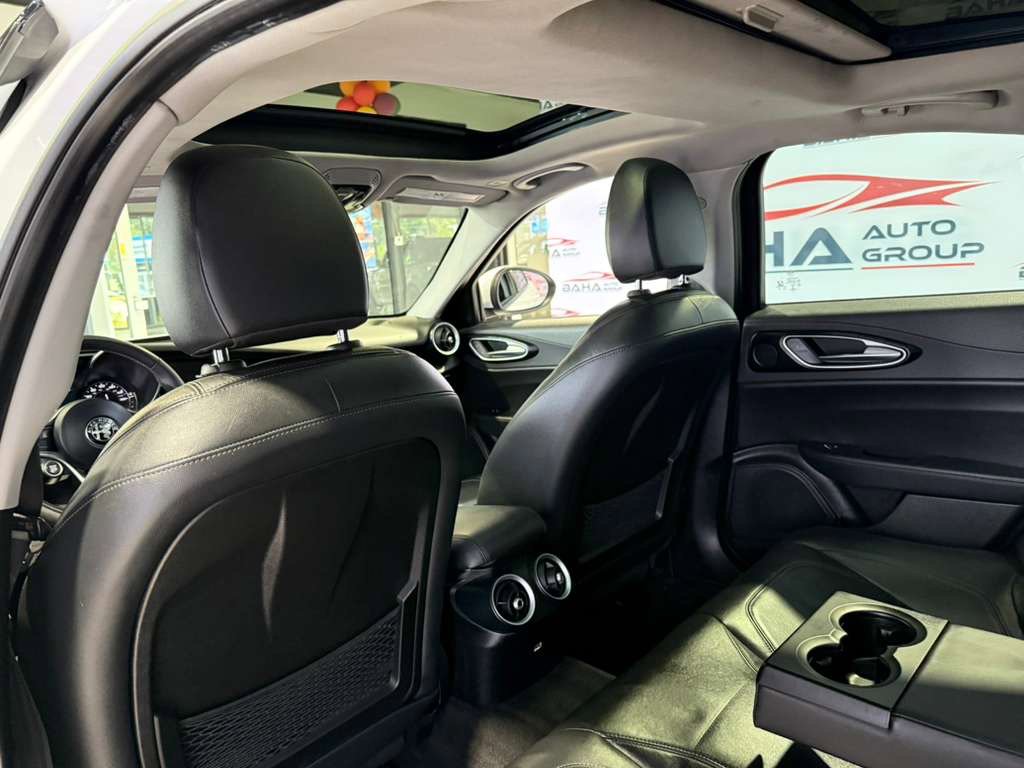 Used 2017 Alfa Romeo Giulia RWD image 43