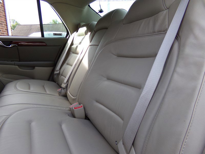 Used 2003 Cadillac De Ville Sedan w/ Comfort & Convenience Package image 23