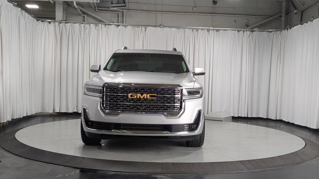 Used 2020 GMC Acadia Denali w/ Technology Package AWD/4WD image 3