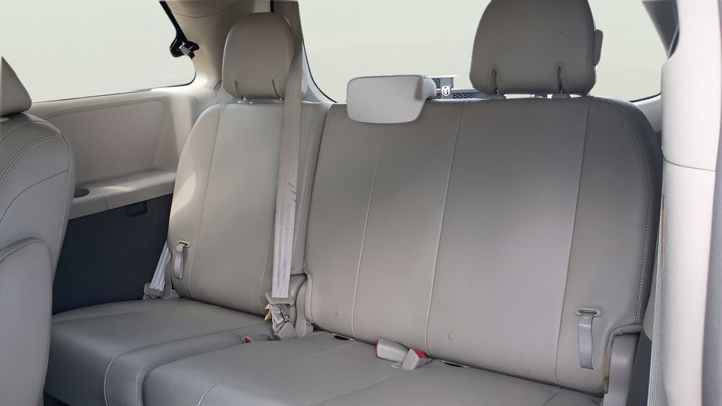 Used 2012 Toyota Sienna XLE FWD image 23