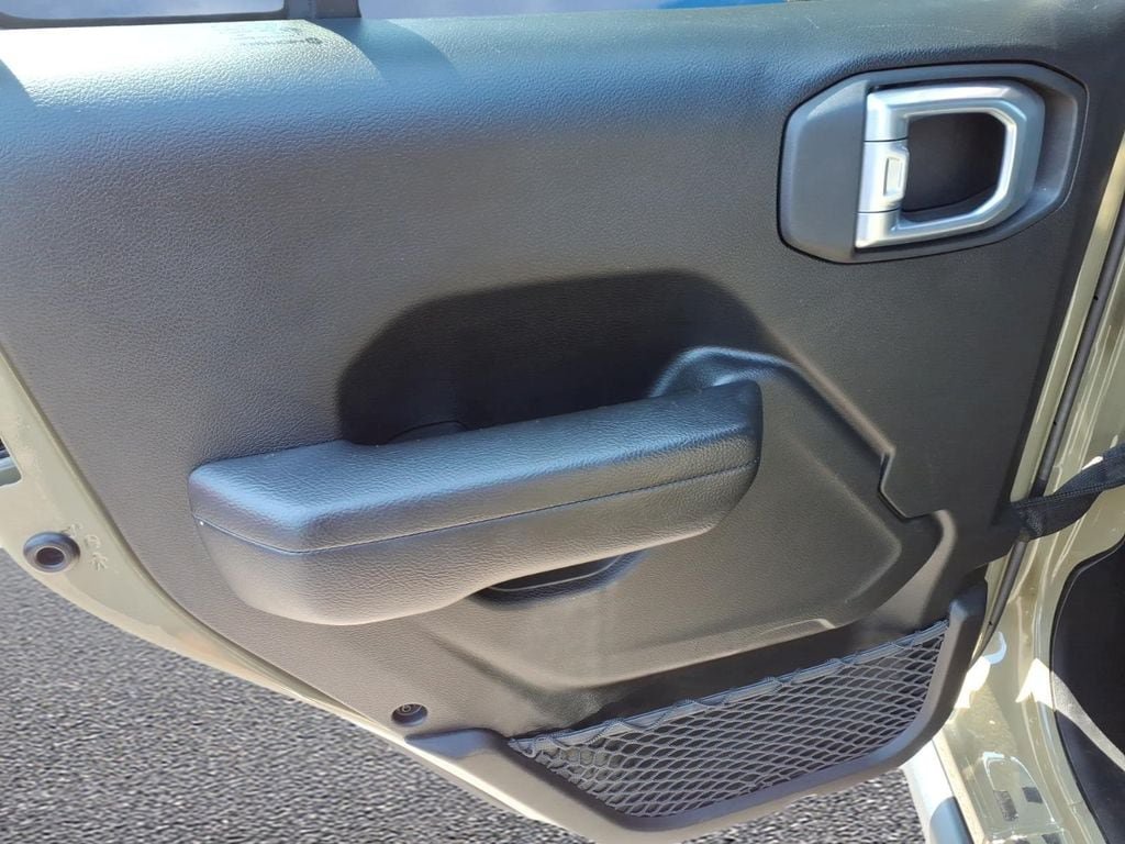 Used 2025 Jeep Gladiator Sport AWD/4WD image 12
