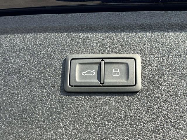 Used 2023 Audi Q5 2.0T Premium w/ Convenience Package image 22