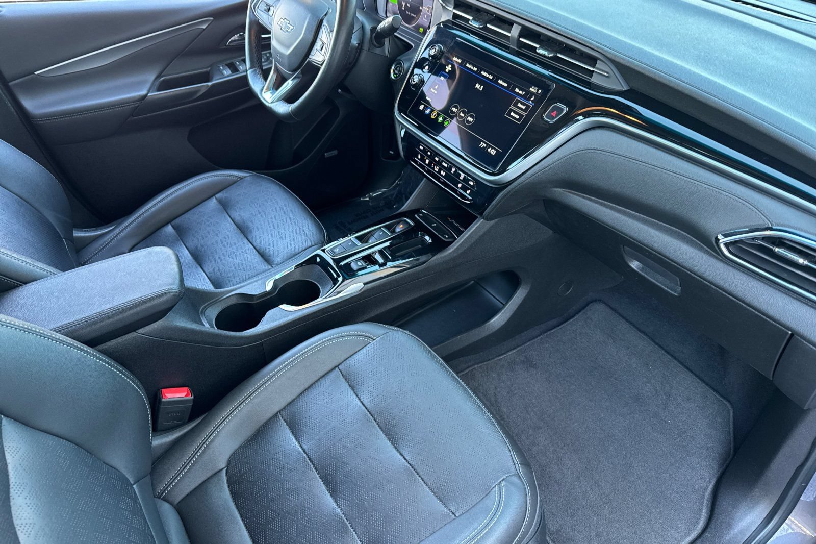 Used 2023 Chevrolet Bolt LT w/ Infotainment Package FWD image 19