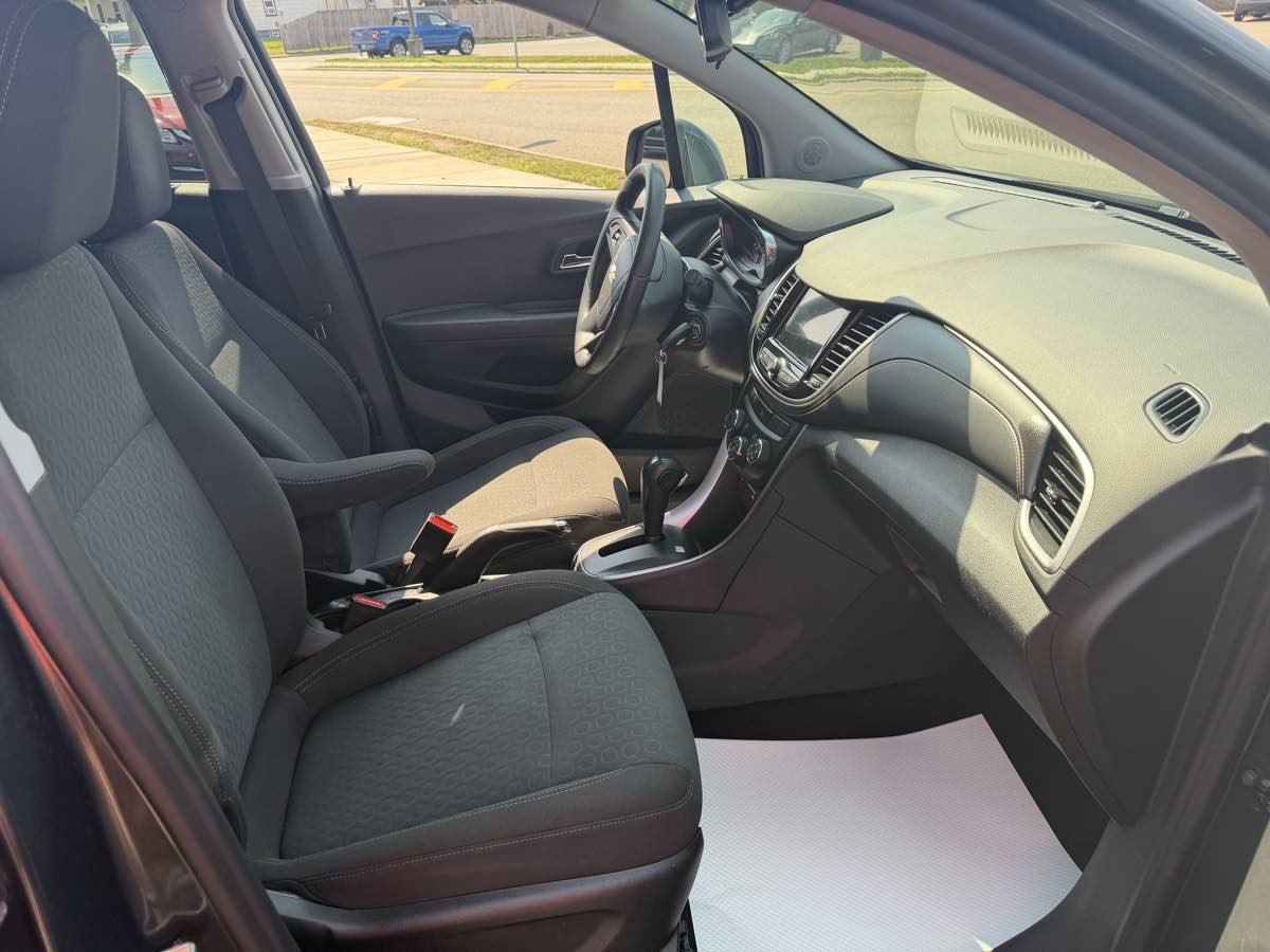 Used 2019 Chevrolet Trax LS w/ Tint and Cruise Package FWD image 18