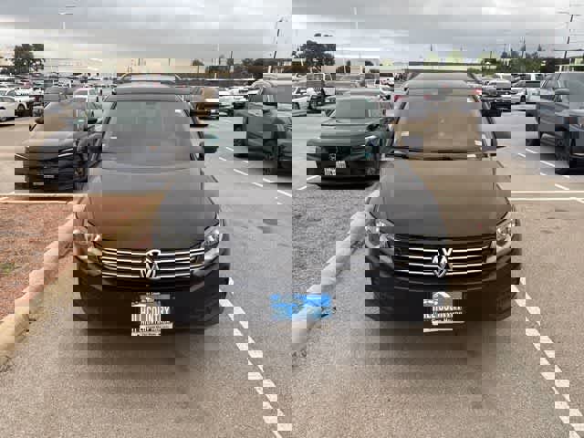 Used 2017 Volkswagen Tiguan S image 8