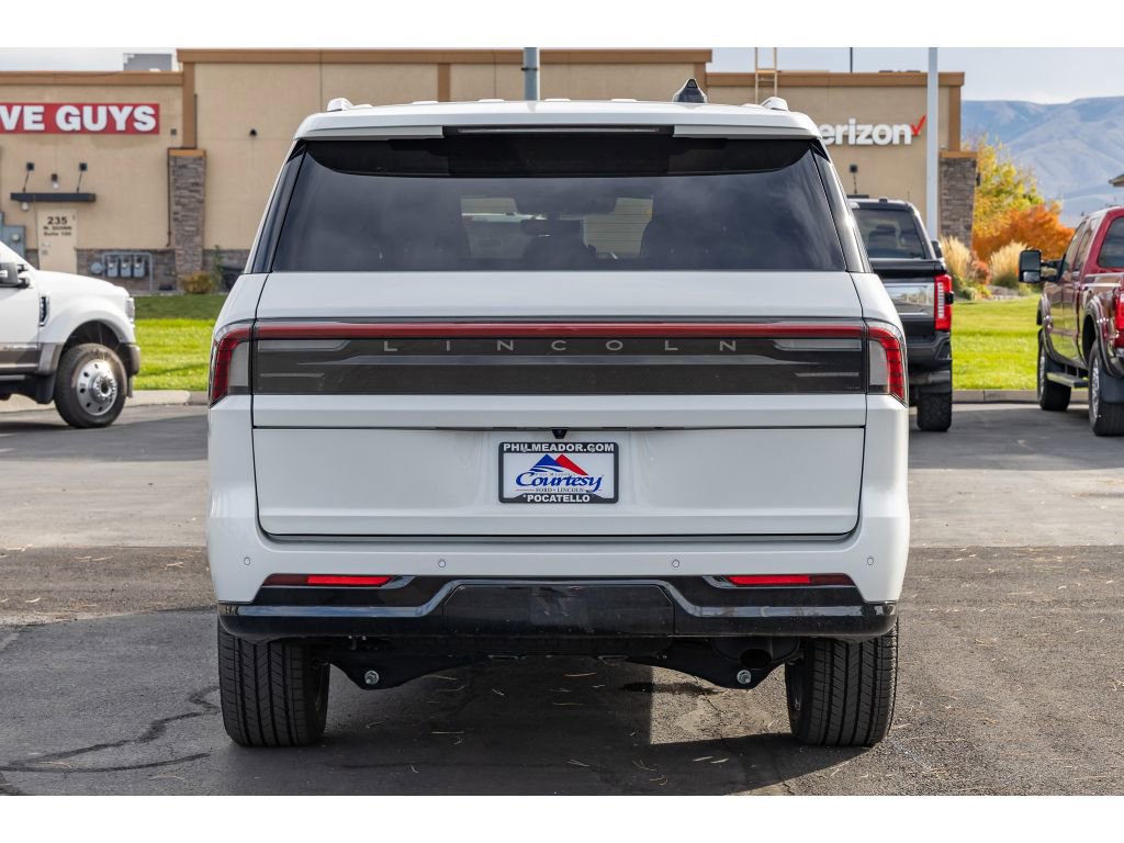 Used 2025 Lincoln Navigator L Reserve image 4