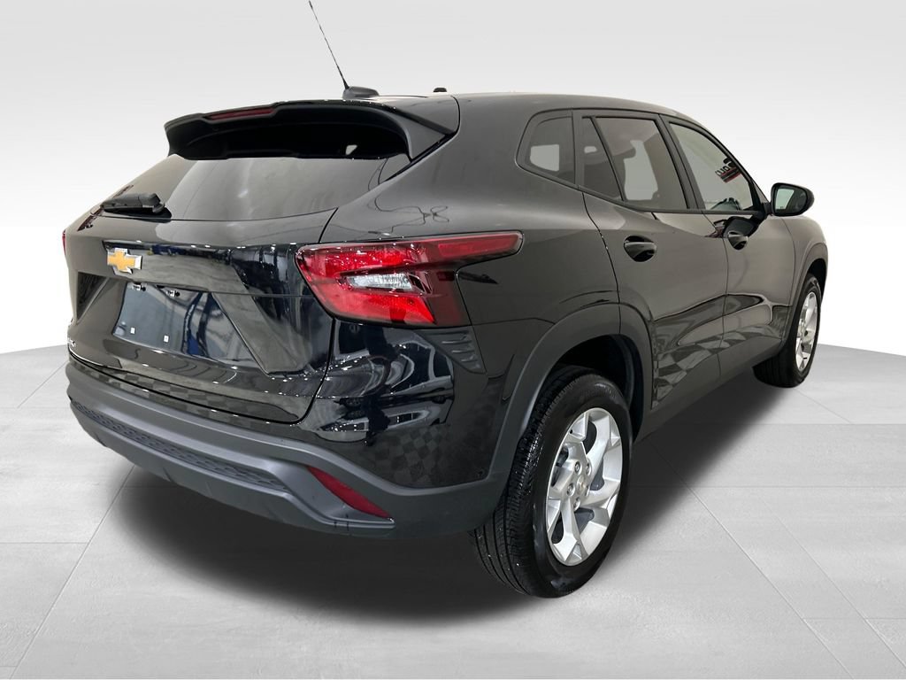 Used 2025 Chevrolet Trax LS w/ LS Convenience Package FWD image 5