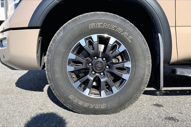 Used 2021 Nissan Titan PRO-4X w/ Pro-4x Convenience Package AWD/4WD image 8