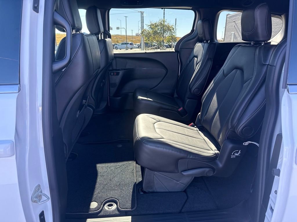 New 2026 Chrysler Voyager LX image 25