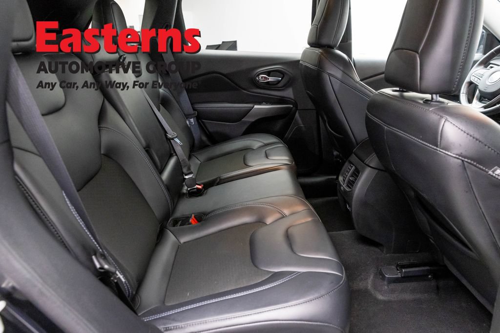 Used 2021 Jeep Cherokee Latitude Plus AWD/4WD image 23