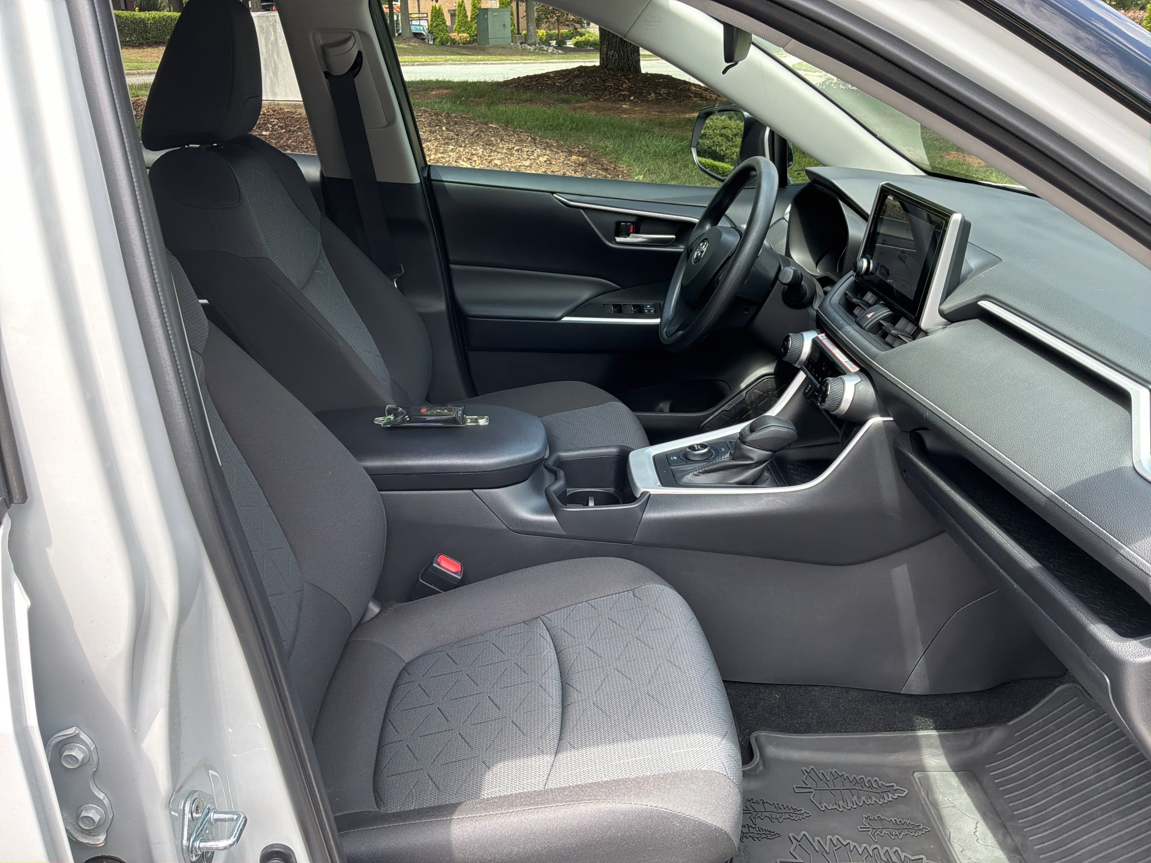Used 2025 Toyota RAV4 Woodland Edition AWD/4WD image 32