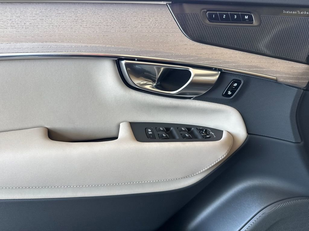 New 2026 Volvo XC90 T8 Plus w/ Protection Package Premier image 10