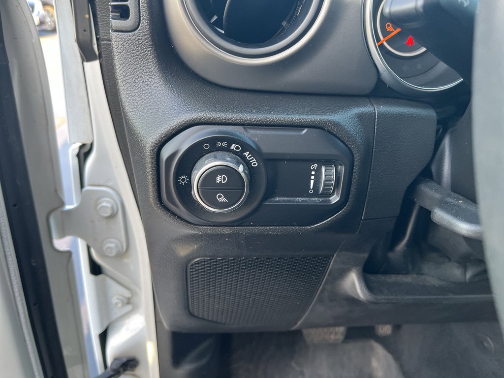 Used 2023 Jeep Gladiator Sport image 10