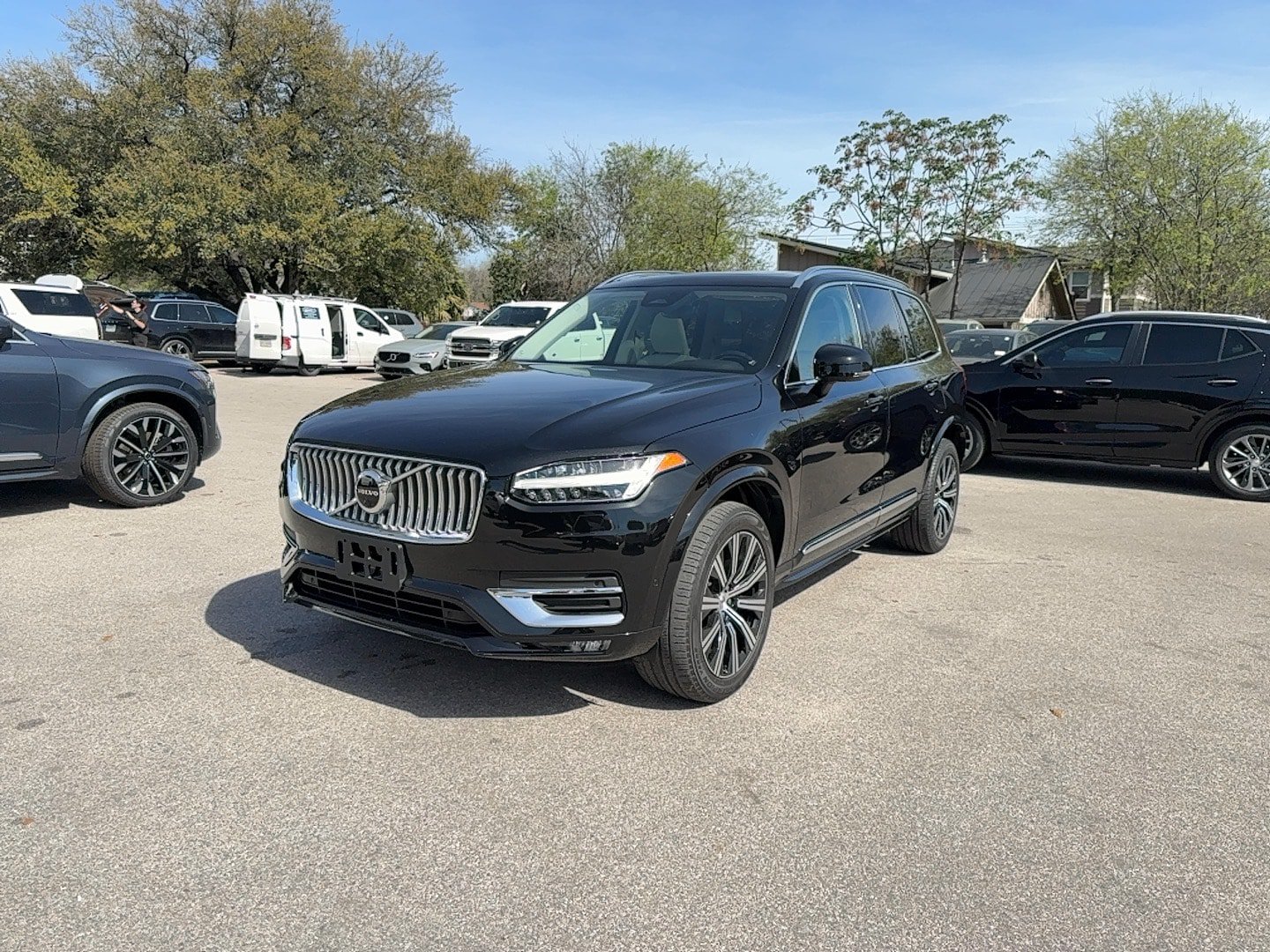 Used 2023 Volvo XC90 B5 Plus w/ Protection Package AWD/4WD image 2