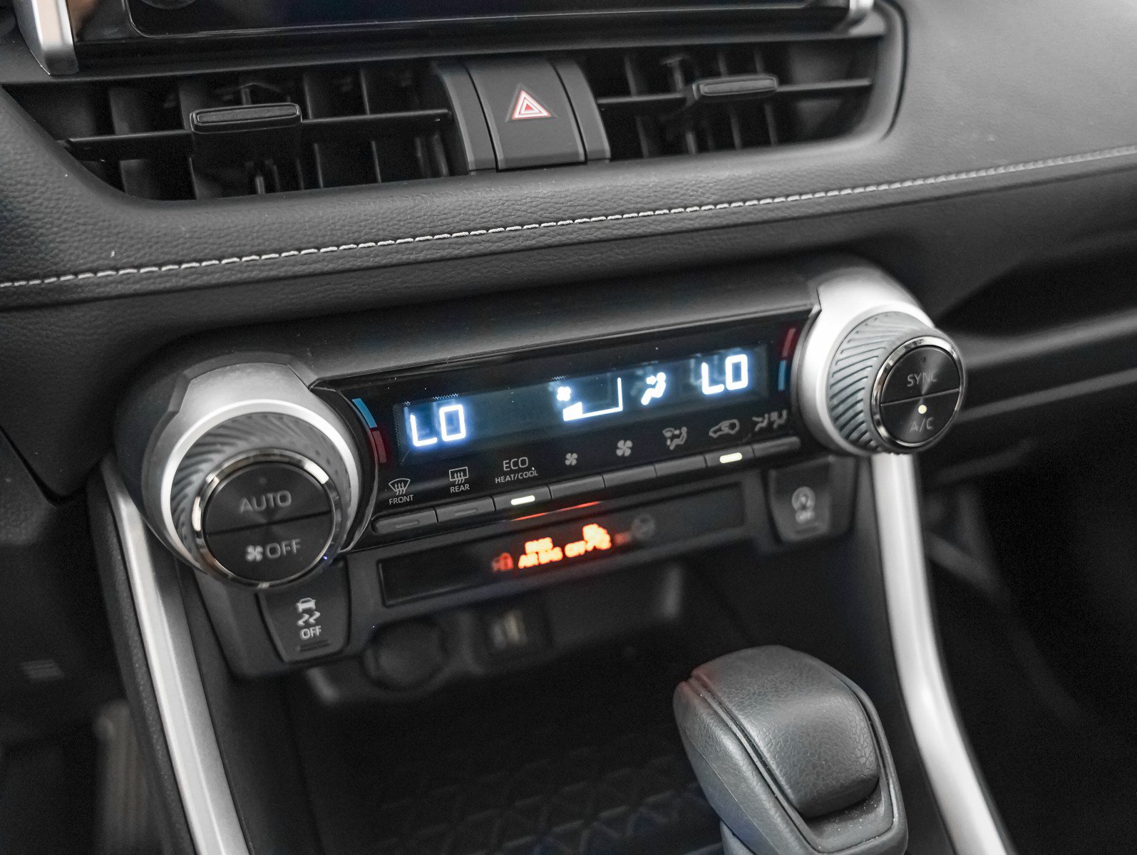 Used 2025 Toyota RAV4 XLE w/ Convenience Package FWD image 19