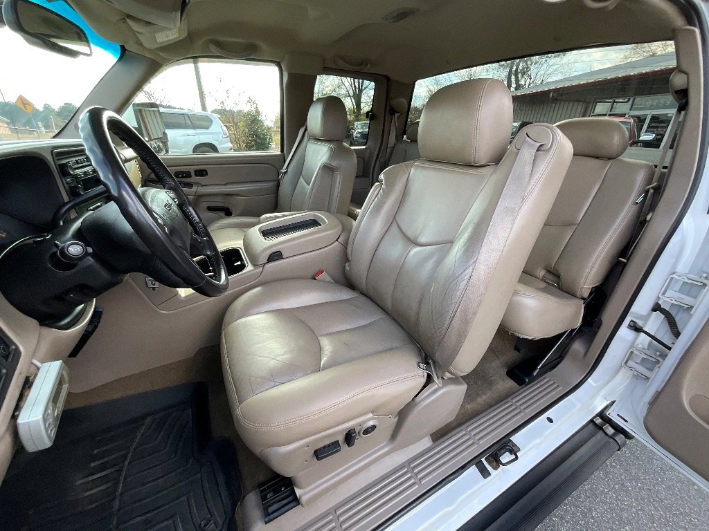 Used 2005 GMC Sierra 2500 SLT w/ Heavy-Duty Power Package image 17