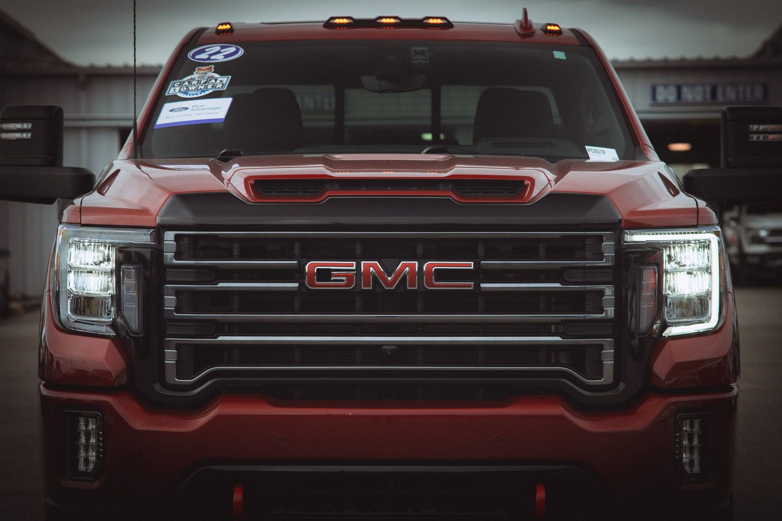 Used 2022 GMC Sierra 2500 AT4 w/ AT4 Premium Plus Package AWD/4WD image 2