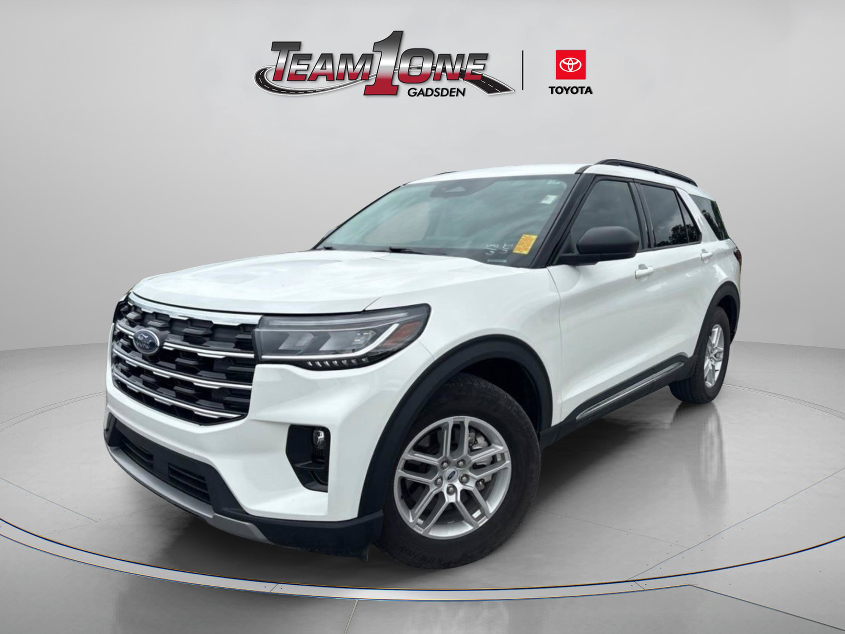 Used 2025 Ford Explorer Active w/ Active Comfort Package RWD image 5