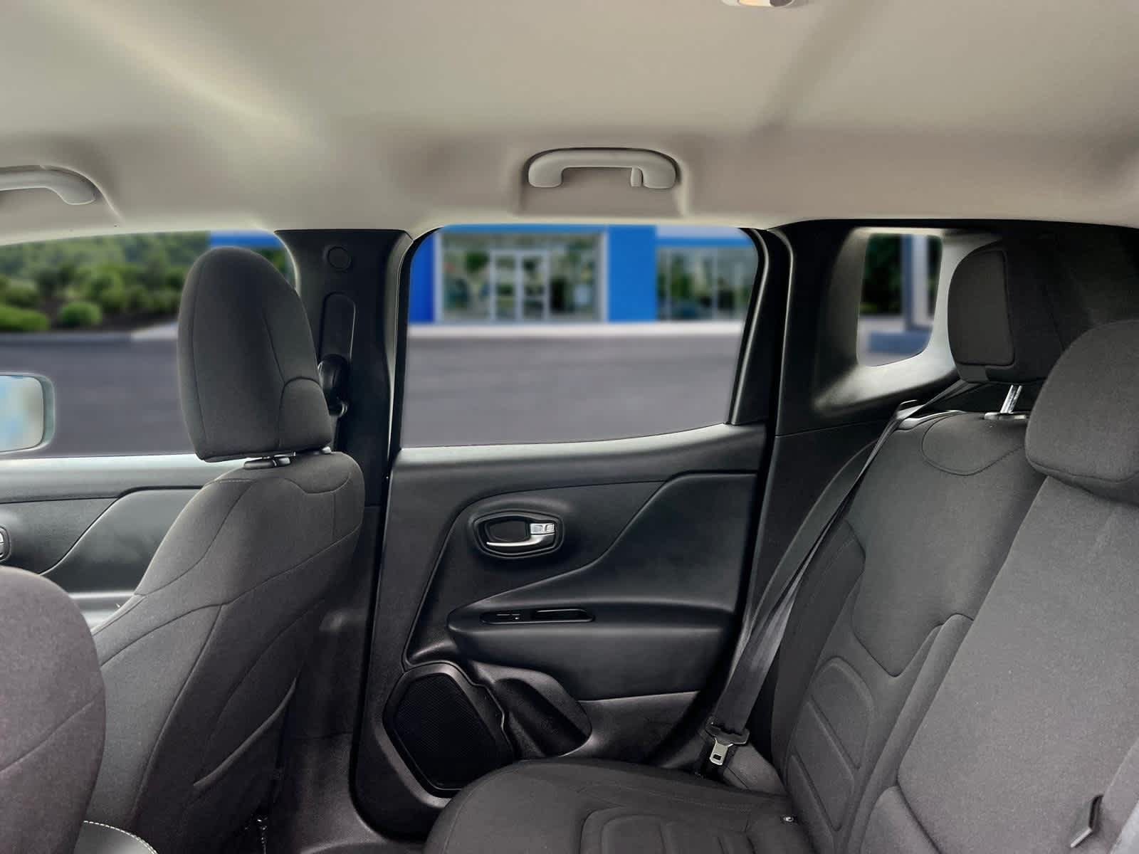 Used 2022 Jeep Renegade Latitude w/ Convenience Group AWD/4WD image 26