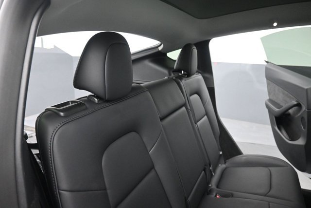 Used 2025 Tesla Model Y Long Range RWD image 22