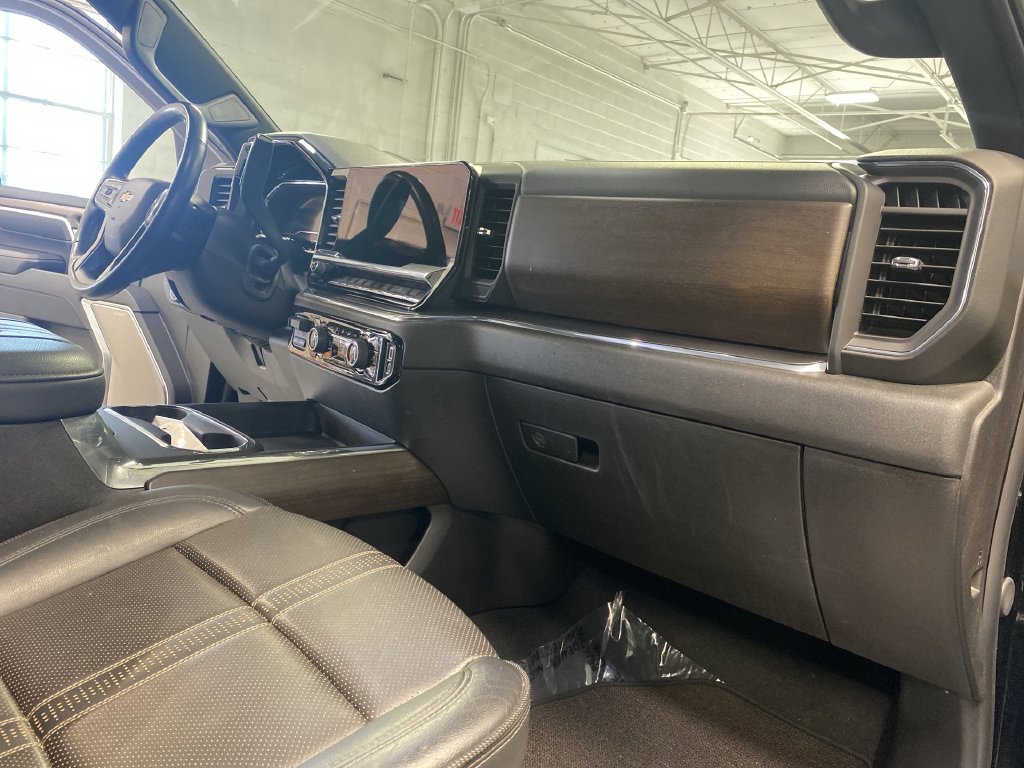 Used 2025 Chevrolet Silverado 3500 High Country AWD/4WD image 37