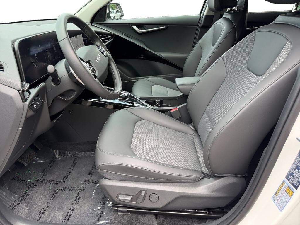 Certified 2025 Kia Niro Wind FWD image 17