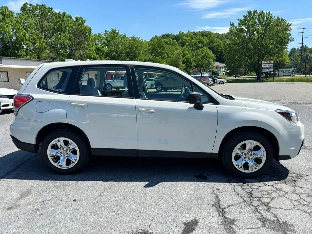 Used 2017 Subaru Forester 2.5i AWD/4WD image 9