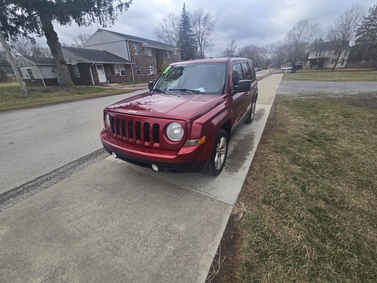 Used 2013 Jeep Patriot Latitude image 3